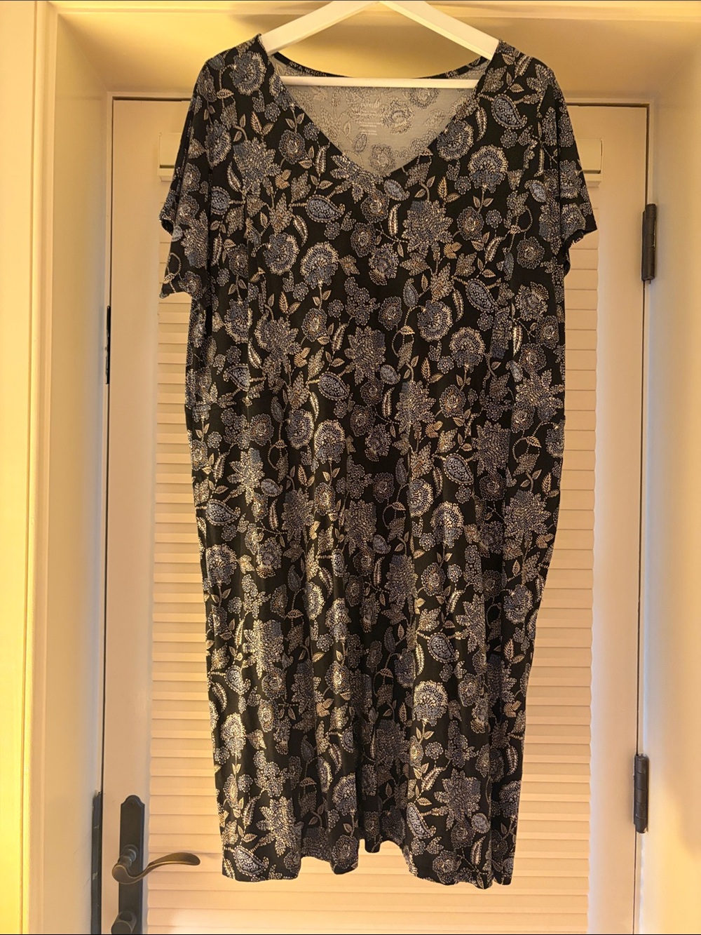 J. Jill Black Floral V-Neck Short Sleeve T-shirt Dress